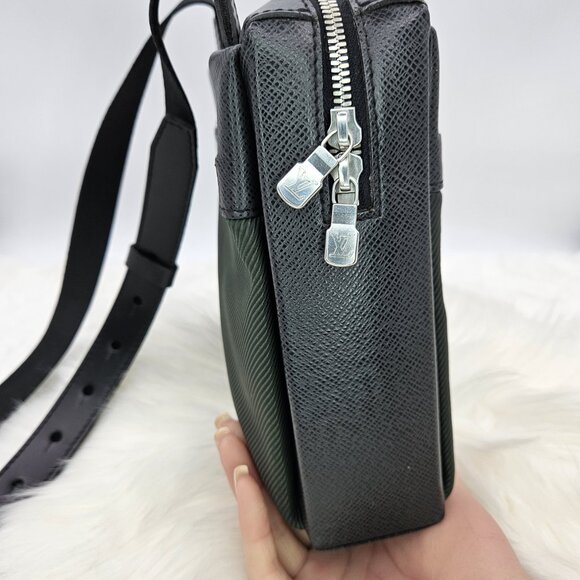 Louis Vuitton Taiga Leather Sayan Messenger Bag - Picture 7 of 17
